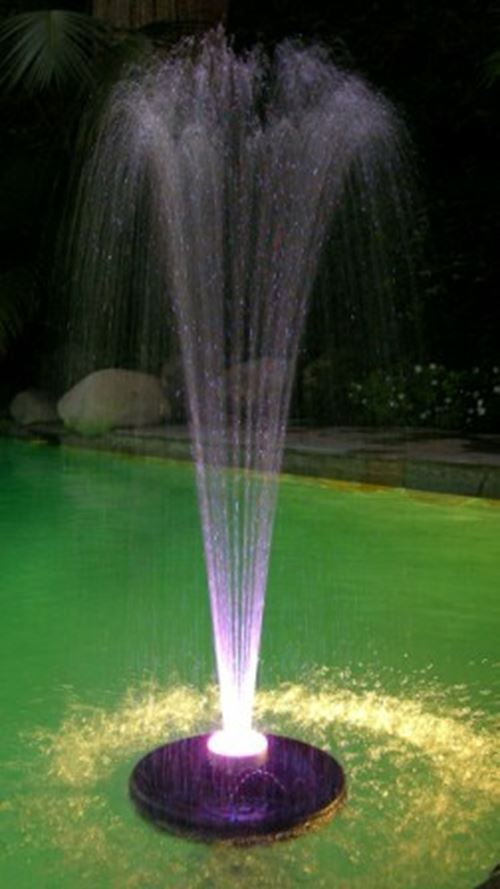 Alpine Corporation 550 GPH Floating Spray Fountain Pump with LED Lights